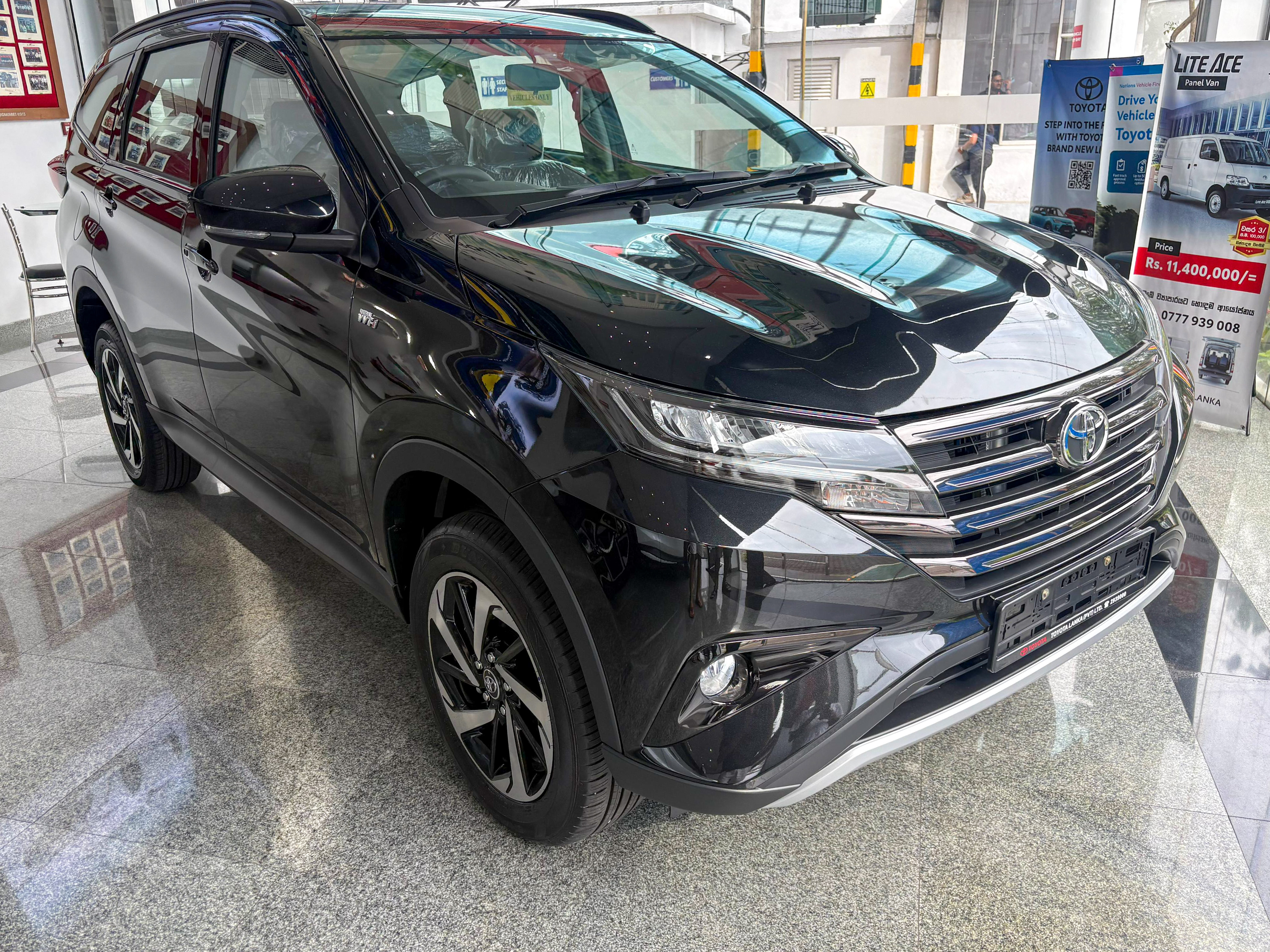 Аренда авто Toyota Rush, Коломбо, Шри-Ланка, 7.00$ в день