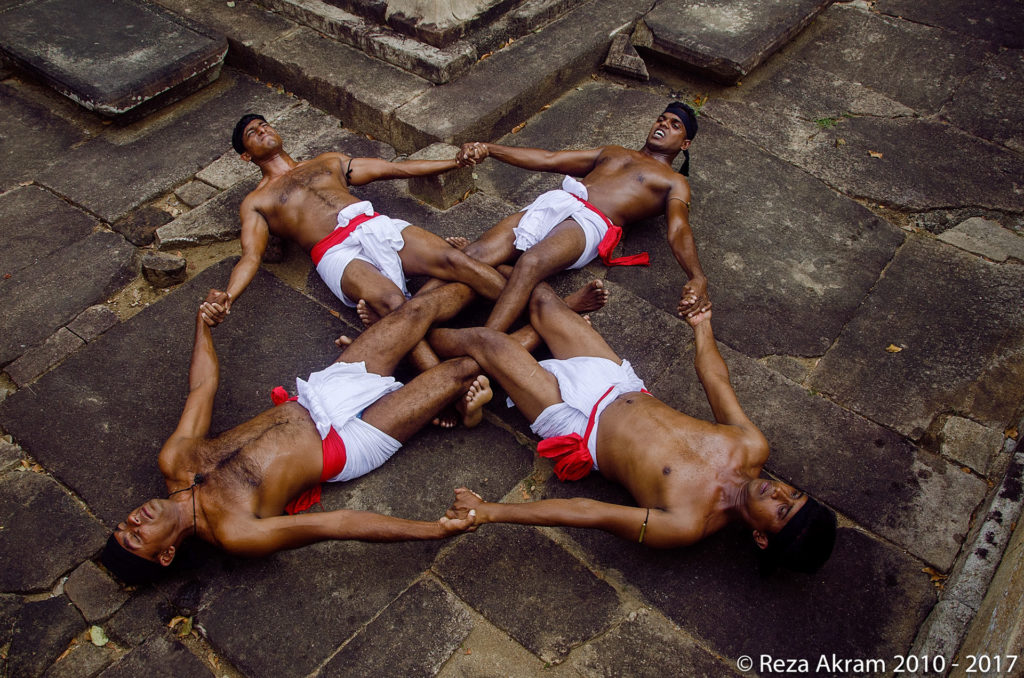 A traditional drill known as "dandukanda puuttuwa" that enhances core strength and coordination. © Reza Akram 2010 - 2017